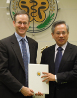 Photo of Tom Inglesby with Wen-Ta Chiu, PhD, Minister, Department of Health, Taiwan